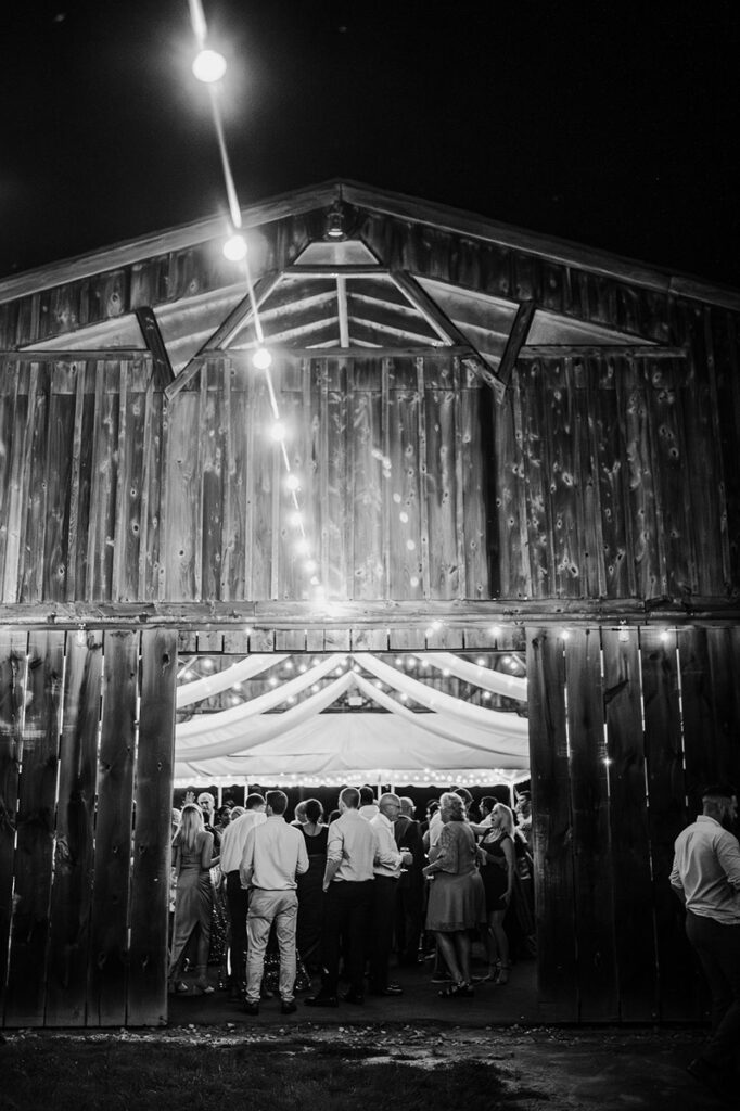 black and white phot of candlelight farms inn wedding reception in barn